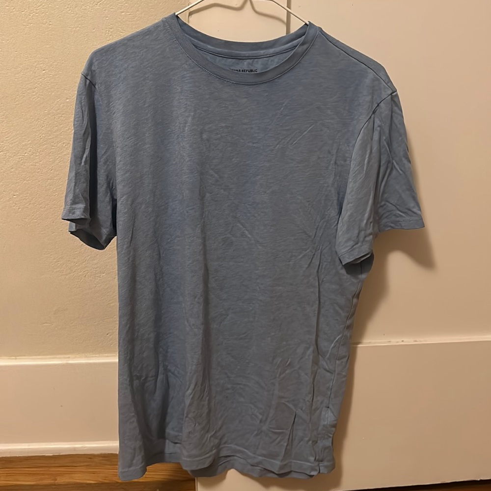 Banana Republic light blue men’s medium fitted crew shirt